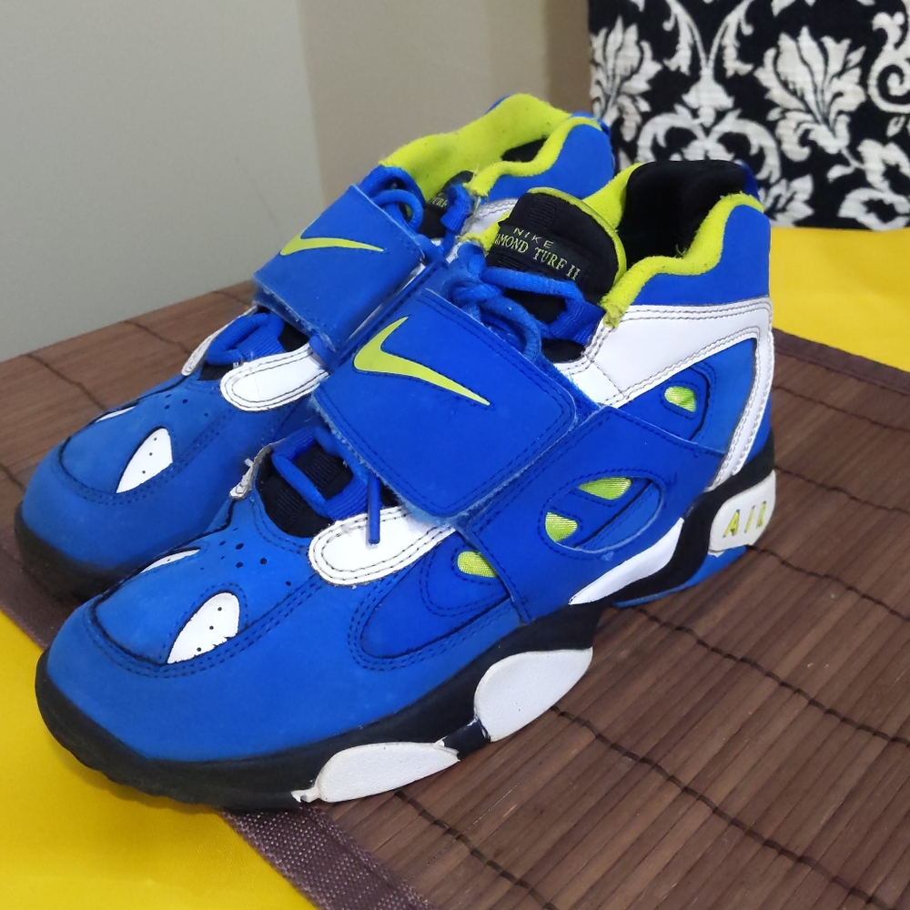 Nike Air Diamond Turf 2 Sneakers Size 5.5 Soar
